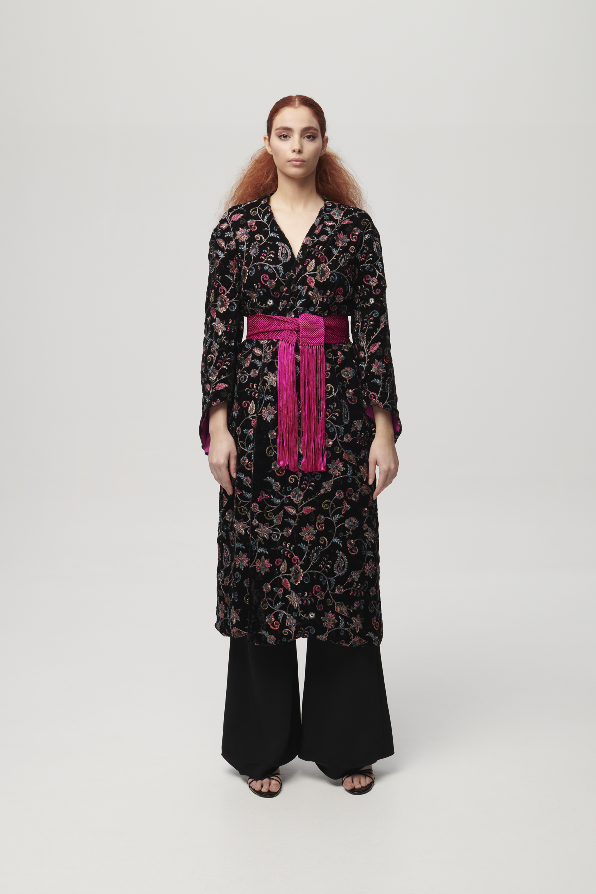 Kimono Bell Embroidery Velvet Black